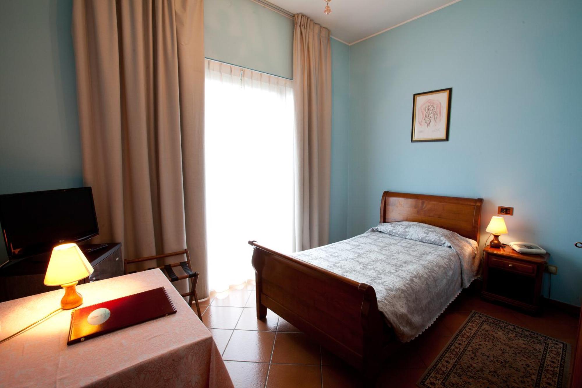 Hotel Nastro Azzurro Monguzzo Exterior photo